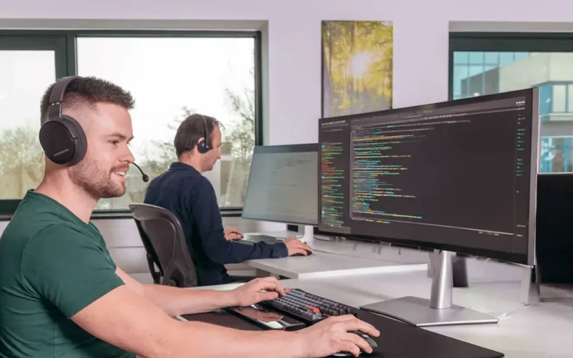 Technical Cyso employee computes